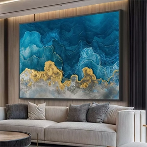 Quadro Azul das Profundezas em Ouro Celestial deitado sobre a superfície, mostrando os detalhes da moldura inferior direita.