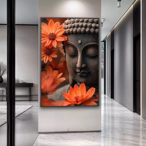 Quadro Buda Meditando Entre Flores Laranjas Tranquilas deitado sobre a superfície, mostrando os detalhes da moldura inferior direita.