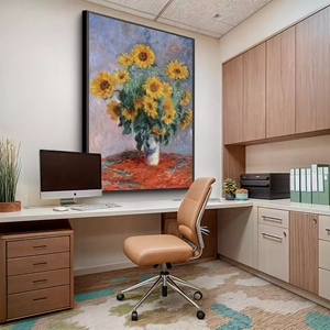 Quadro Buquê de Girassóis deitado sobre a superfície, mostrando os detalhes da moldura inferior direita.
