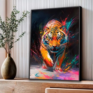 Quadro Caminhar do Tigre deitado sobre a superfície, mostrando os detalhes da moldura inferior direita.