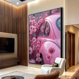 Quadro Carro Encantado Entre as Flores Rosadas deitado sobre a superfície, mostrando os detalhes da moldura inferior direita.