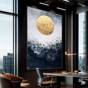 Quadro Dourado Eclipse no Horizonte Abstrato deitado sobre a superfície, mostrando os detalhes da moldura inferior direita.