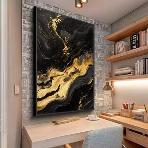 Quadro Dourado Fluxo das Correntes Cósmicas deitado sobre a superfície, mostrando os detalhes da moldura inferior direita.