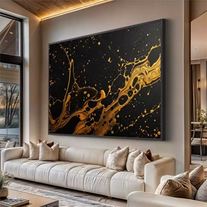 Quadro Dourado Rastro de Energia Cósmica deitado sobre a superfície, mostrando os detalhes da moldura inferior direita.