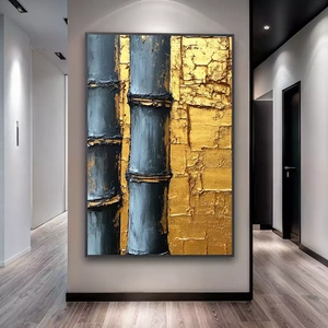 Quadro Dourado Sonho Entre Texturas Rústicas deitado sobre a superfície, mostrando os detalhes da moldura inferior direita.