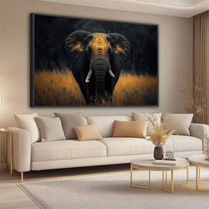 Quadro Elefante Guardião da Savana Iluminada deitado sobre a superfície, mostrando os detalhes da moldura inferior direita.