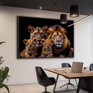 Quadro Família de Leões em Harmonia na Savana Noturna deitado sobre a superfície, mostrando os detalhes da moldura inferior direita.