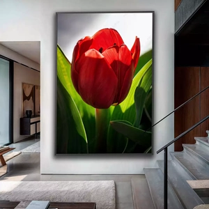 Quadro Flor deitado sobre a superfície, mostrando os detalhes da moldura inferior direita.