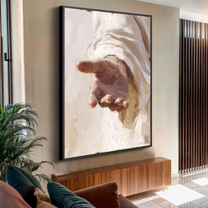 Quadro Jesus Estendendo A Mão Para A Salvação deitado sobre a superfície, mostrando os detalhes da moldura inferior direita.