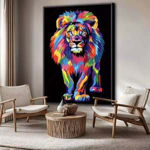 Quadro Leão Cromático em Essência de Arco deitado sobre a superfície, mostrando os detalhes da moldura inferior direita.