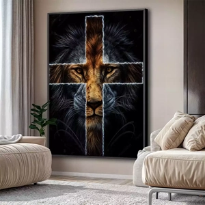 Quadro Leão da Tribo de Judá deitado sobre a superfície, mostrando os detalhes da moldura inferior direita.