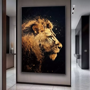 Quadro Leão Dourado deitado sobre a superfície, mostrando os detalhes da moldura inferior direita.