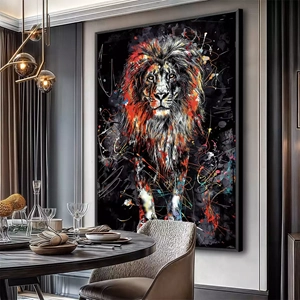 Quadro Leão em Explosão de Cores deitado sobre a superfície, mostrando os detalhes da moldura inferior direita.