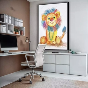 Quadro Leão Infantil em Arco deitado sobre a superfície, mostrando os detalhes da moldura inferior direita.