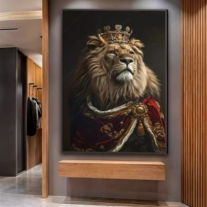 Quadro Leão Majestoso com Coroa de Sabedoria deitado sobre a superfície, mostrando os detalhes da moldura inferior direita.