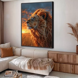 Quadro Leão Soberano ao Pôr do Sol Radiante deitado sobre a superfície, mostrando os detalhes da moldura inferior direita.