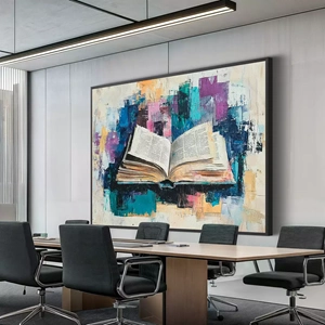 Quadro Livro em Pintura deitado sobre a superfície, mostrando os detalhes da moldura inferior direita.