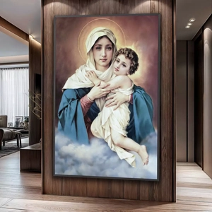 Quadro Mãe Rainha Vencedora 3 Vezes Admirável deitado sobre a superfície, mostrando os detalhes da moldura inferior direita.