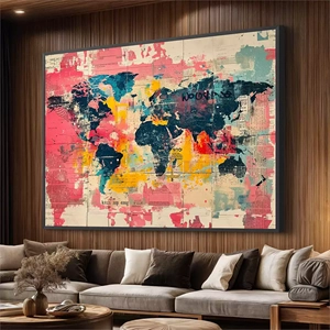 Quadro Mapa Mundi deitado sobre a superfície, mostrando os detalhes da moldura inferior direita.