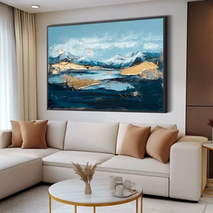 Quadro Montanhas deitado sobre a superfície, mostrando os detalhes da moldura inferior direita.
