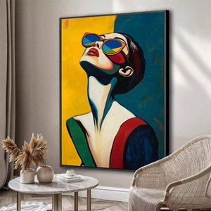 Quadro Mulher Abstrata em Olhares de Verão Coloridos deitado sobre a superfície, mostrando os detalhes da moldura inferior direita.