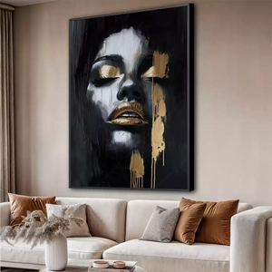 Quadro Mulher Abstrata em Silhuetas e Sombras Harmoniosas deitado sobre a superfície, mostrando os detalhes da moldura inferior direita.