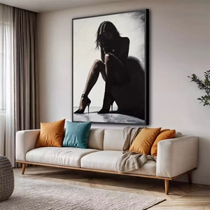 Quadro Mulher da Beleza Proibida deitado sobre a superfície, mostrando os detalhes da moldura inferior direita.