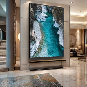 Quadro Natureza Esculpida em Águas Turquesa Profundas deitado sobre a superfície, mostrando os detalhes da moldura inferior direita.