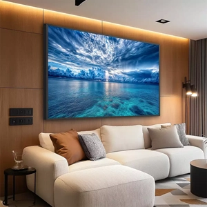 Quadro Oceano de Luz e Sombras Profundas deitado sobre a superfície, mostrando os detalhes da moldura inferior direita.