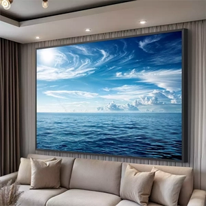 Quadro Oceano Sereno Sob o Céu Infinito deitado sobre a superfície, mostrando os detalhes da moldura inferior direita.