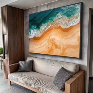 Quadro Ondas do Mar Tocando Areias Douradas deitado sobre a superfície, mostrando os detalhes da moldura inferior direita.