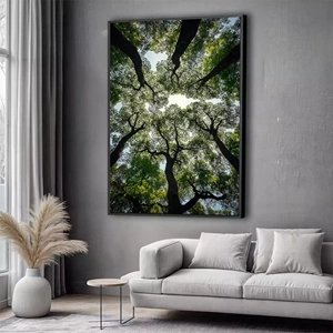 Quadro Paisagem de Copas Verdes no Céu Claro deitado sobre a superfície, mostrando os detalhes da moldura inferior direita.
