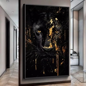 Quadro Pantera Negra de Ouro deitado sobre a superfície, mostrando os detalhes da moldura inferior direita.