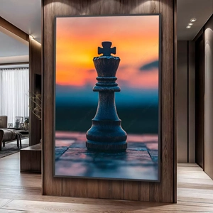 Quadro Peça de Xadrez deitado sobre a superfície, mostrando os detalhes da moldura inferior direita.