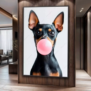 Quadro Pinscher Mascando Chiclete deitado sobre a superfície, mostrando os detalhes da moldura inferior direita.