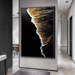 Quadro Praia das Ondas de Ouro deitado sobre a superfície, mostrando os detalhes da moldura inferior direita.