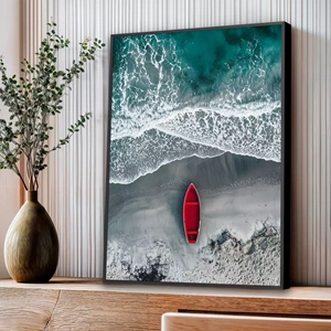 Quadro Praia em Tons de Cinza deitado sobre a superfície, mostrando os detalhes da moldura inferior direita.