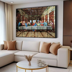 Quadro Santa Ceia Vitral deitado sobre a superfície, mostrando os detalhes da moldura inferior direita.