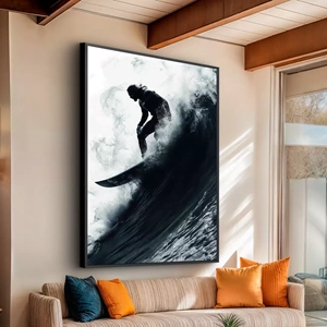 Quadro Surf deitado sobre a superfície, mostrando os detalhes da moldura inferior direita.