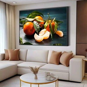 Quadro Tangerina deitado sobre a superfície, mostrando os detalhes da moldura inferior direita.