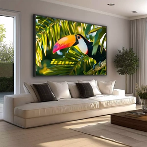 Quadro Tucano deitado sobre a superfície, mostrando os detalhes da moldura inferior direita.
