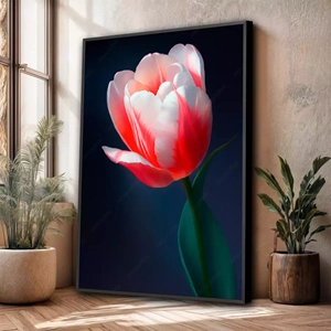 Quadro Tulipa Vermelha deitado sobre a superfície, mostrando os detalhes da moldura inferior direita.