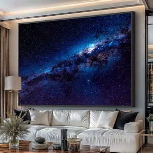 Quadro Via Láctea deitado sobre a superfície, mostrando os detalhes da moldura inferior direita.