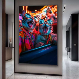 Quadro Vida Noturna dos Gatos deitado sobre a superfície, mostrando os detalhes da moldura inferior direita.