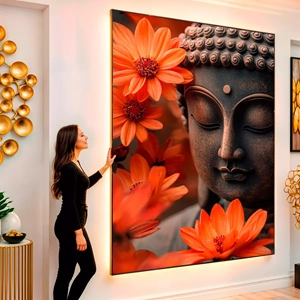 Quadro Buda Meditando Entre Flores Laranjas Tranquilas visto de frente, exibindo sua moldura e sua arte.