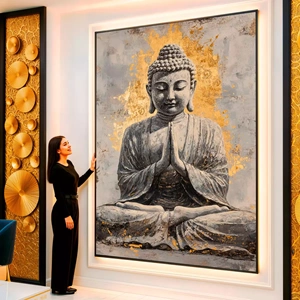 Quadro Buda Meditando na Luz Dourada da Paz visto de frente, exibindo sua moldura e sua arte.