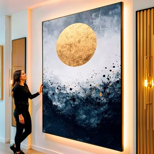 Quadro Dourado Eclipse no Horizonte Abstrato visto de frente, exibindo sua moldura e sua arte.