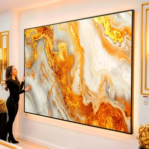 Quadro Dourado Fluxo de Mármore Eterno visto de frente, exibindo sua moldura e sua arte.