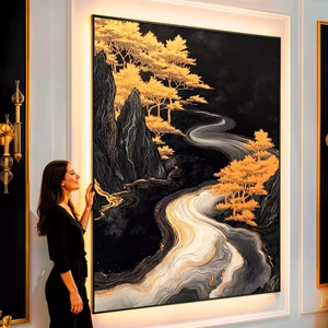 Quadro Dourado Riacho Serpenteando Por Entre Montanhas visto de frente, exibindo sua moldura e sua arte.