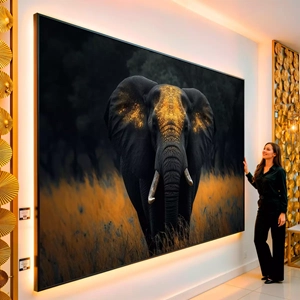 Quadro Elefante Guardião da Savana Iluminada visto de frente, exibindo sua moldura e sua arte.